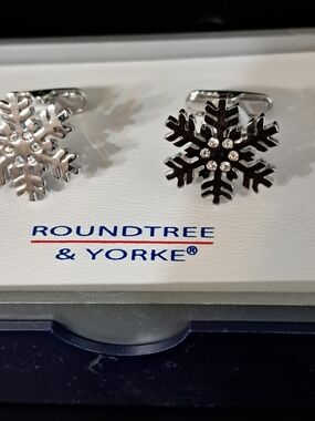 Roundtree & Yorke Silver Snowflake Cufflinks with Crystal Centers